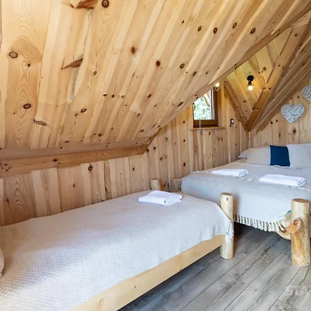 샬레 Sauna & Jacuzzi Harkabuz